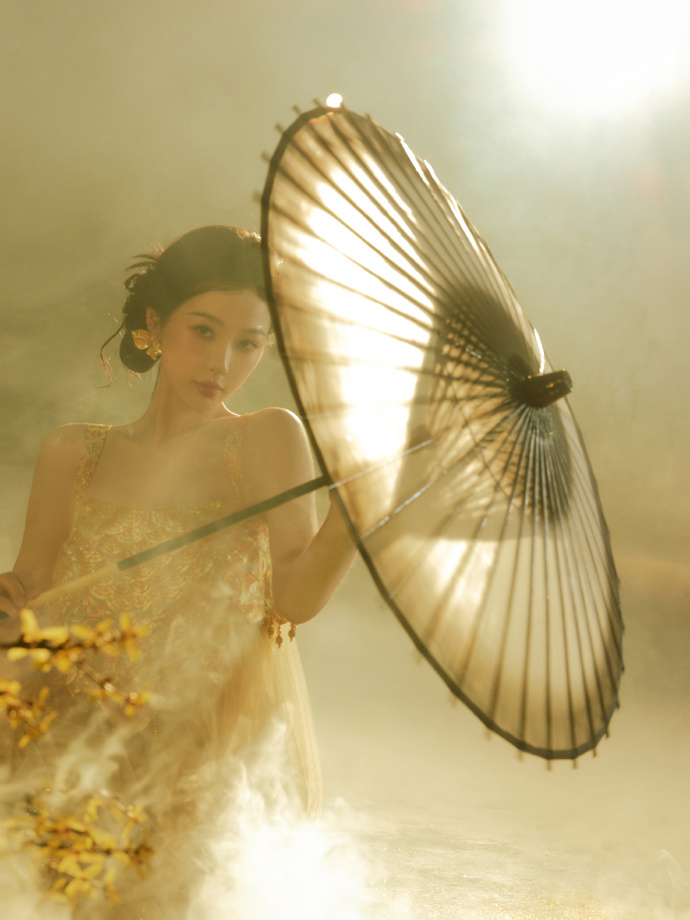 虞书欣瑶台笙乐风华织梦 温柔入骨，风雅入心。虞书欣完美诠释东方女子的温婉与灵动，