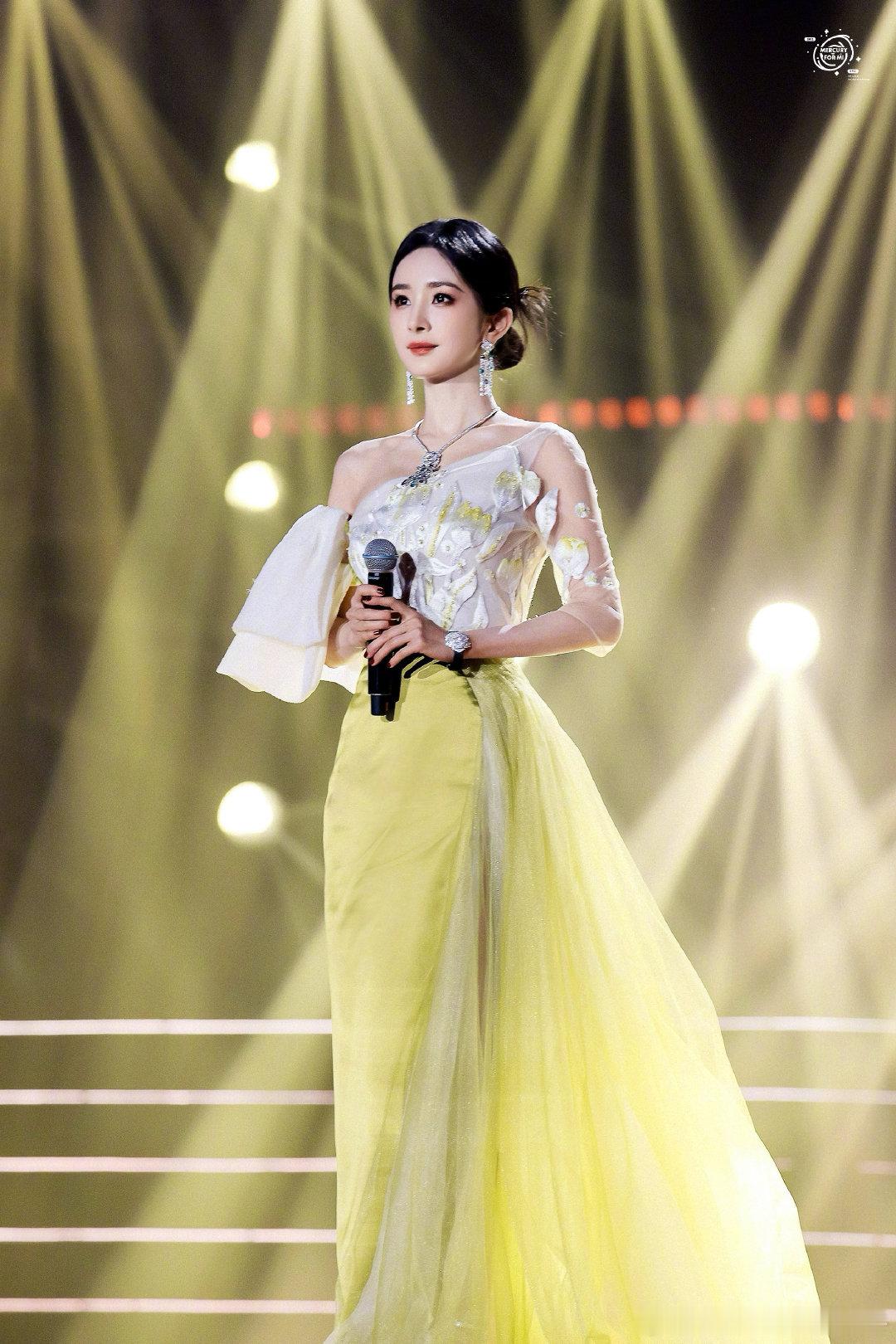 杨幂，王俊凯、王鹤棣今晚百花迎春晚会舞台出图 ​​​