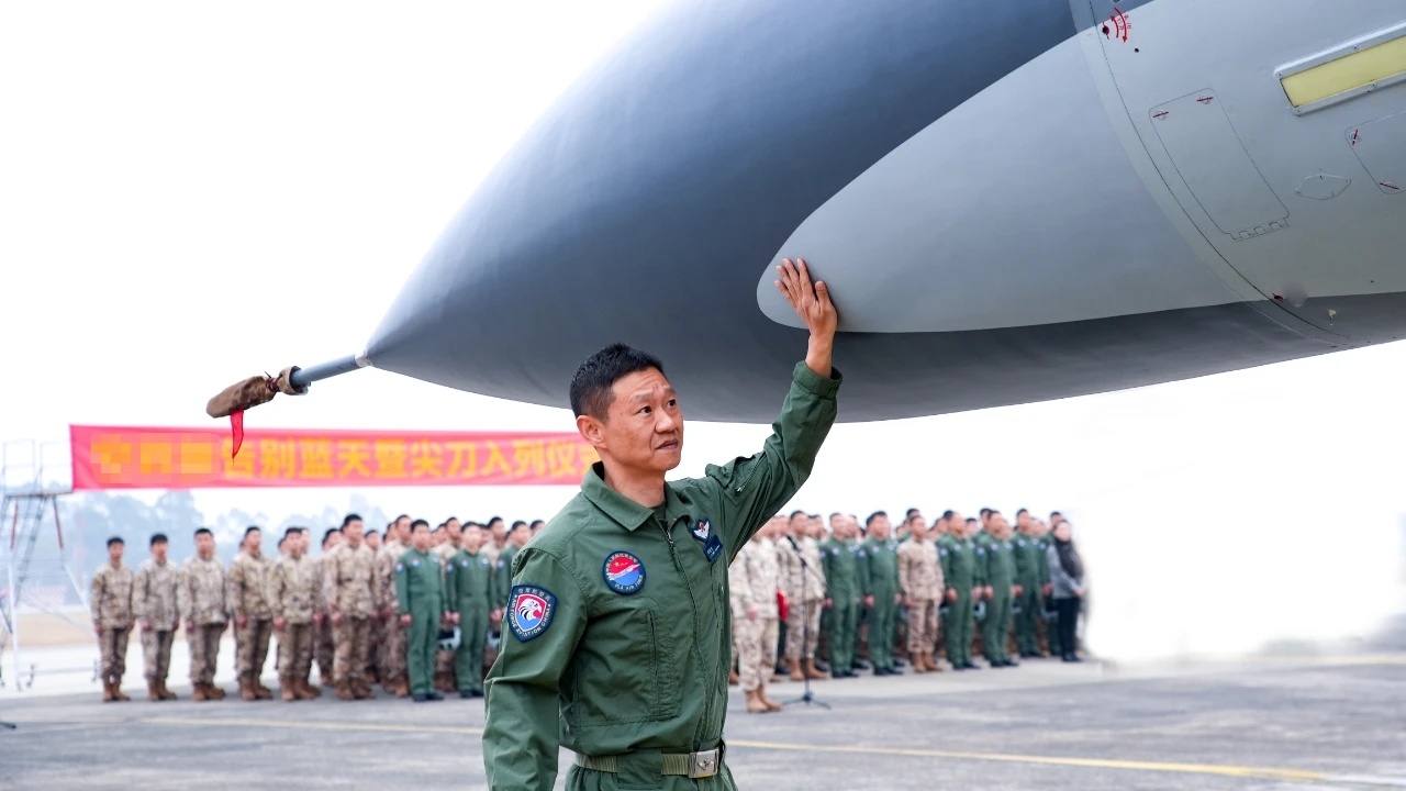 雄狮劲旅丨老飞尖刀南空“雄狮劲旅”老飞告别，尖刀入列——当然，告别的又何止老飞[