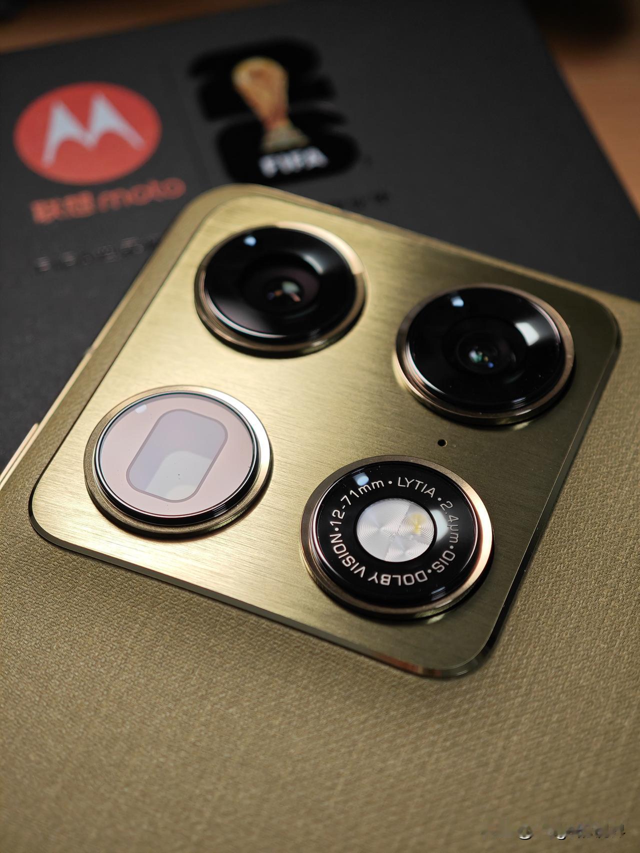 第三台LYT-828，除了锐化稍重，其他的都很强。
联想moto X70 Air