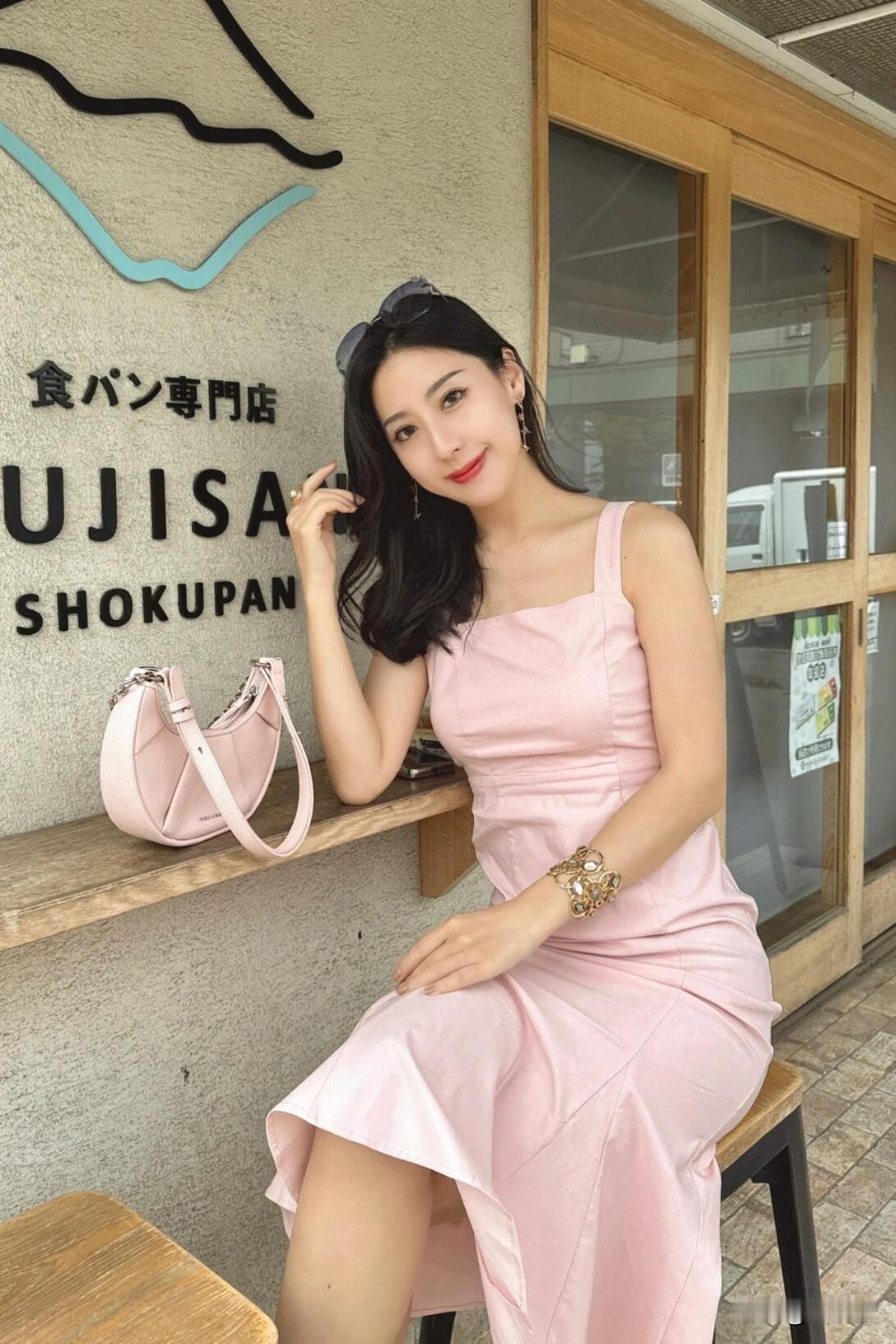 女人味穿搭~ 标题怎么样？
好身材都是穿出来的 做自己让我更迷人