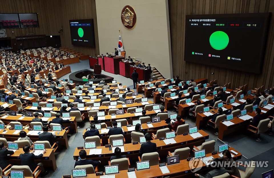 韩国今天正式增加一天公休日，今日国会通过"7月17日制宪节成为公休日"的法案 