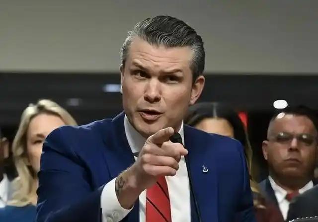 94岁劳尔·卡斯特罗被美国起诉，“尼米兹”号航母直接开到古巴家门口，五角大楼连军