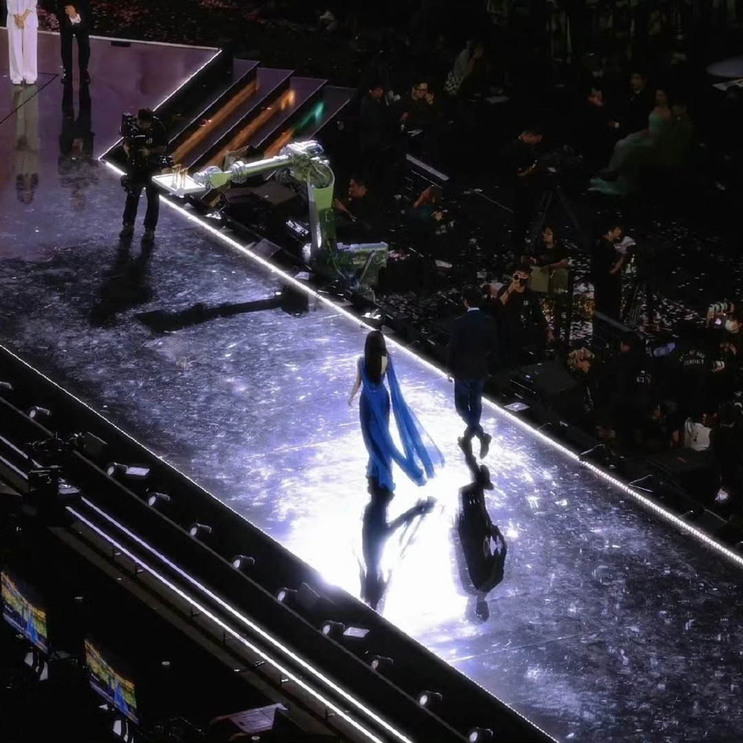 星光大赏最佳神图 一晚上出了好多神图2025娱乐年终盘点非正式跨年派对