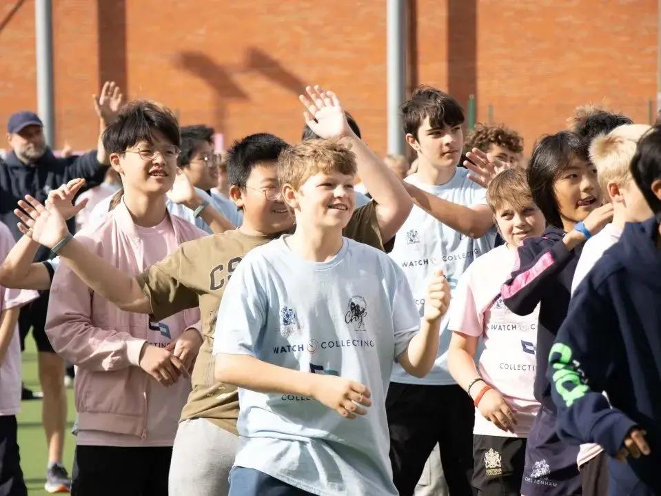 【英国将对16至17岁青少年实施社媒宵禁】
7月14日，英国政府宣布计划对16至