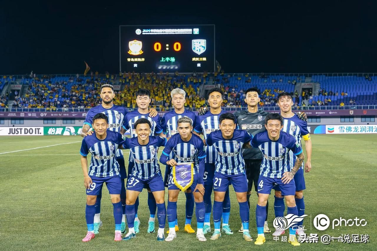 三镇客场1-0惨胜西海岸！胜负手是西海岸的两名球员：哈罗扬和季家葆，哈罗扬送出一