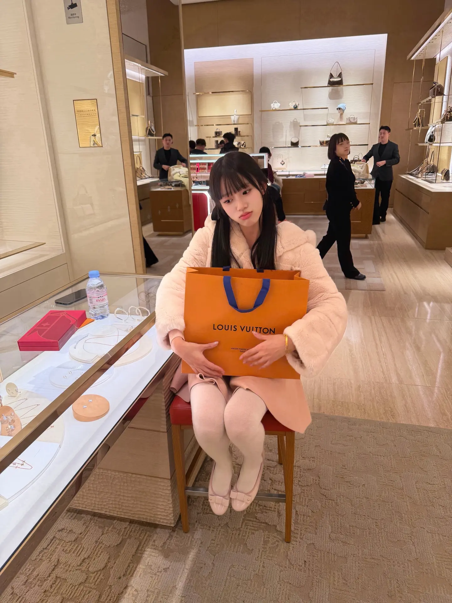 那天晚上他陪着我聊天 我告诉自己千万不能喜欢上他 可那晚以后 我没有一天不想他