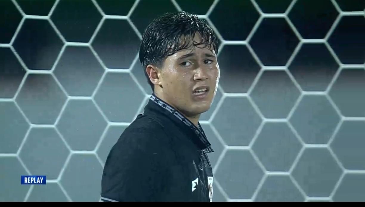 印尼队守门员快哭了！上半场让中国队进了四个！[捂脸][捂脸][捂脸]
完虐！印尼