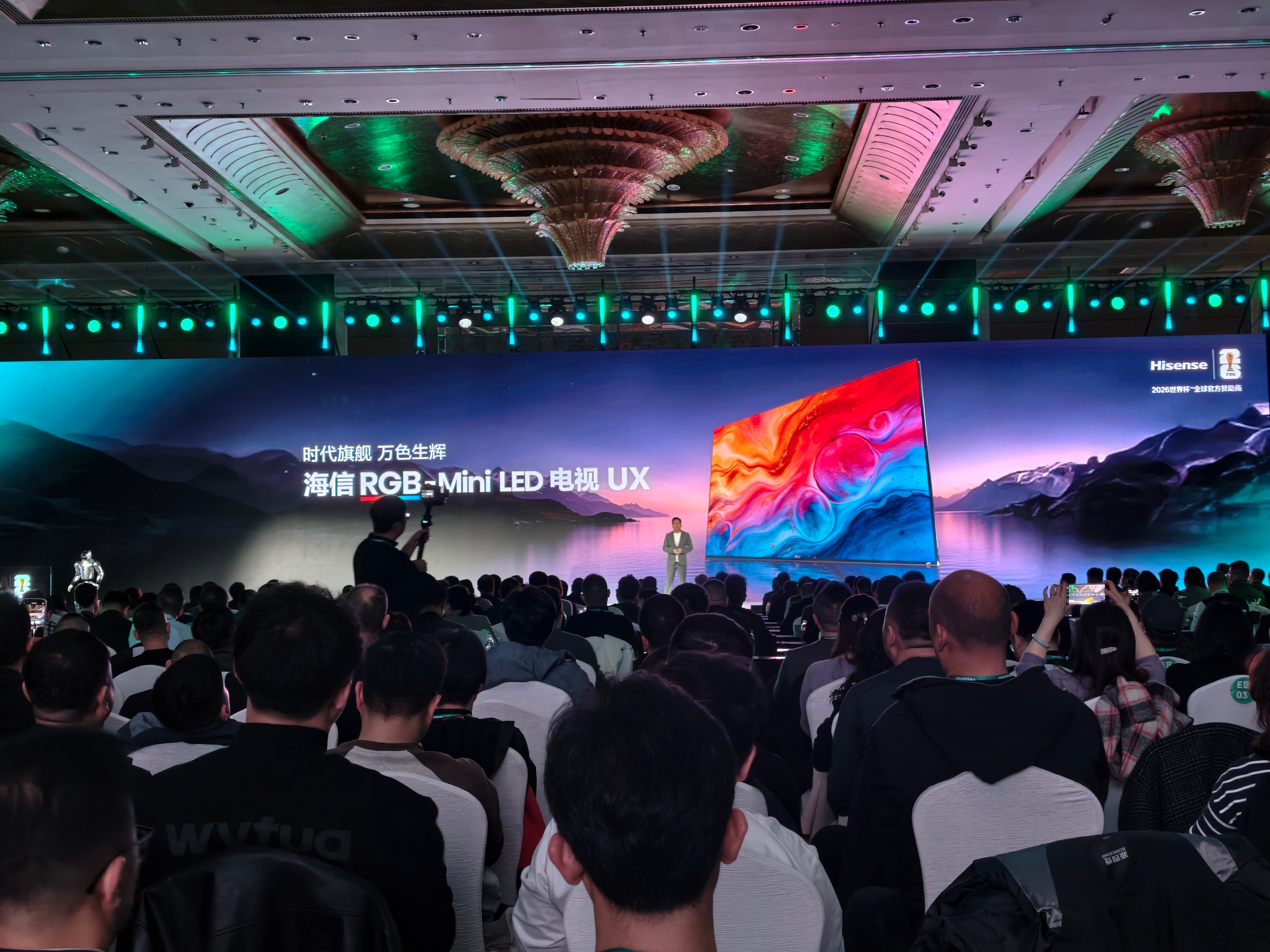 海信在今天推出了旗舰RGB-Mini LED 电视 UX，在传统RGB 三基色之