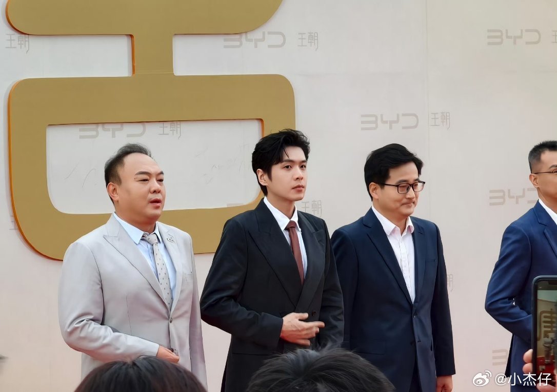 比亚迪大唐不玩谐音梗，而是找了张若昀来代言，颜值真抗打，大唐也一样！不过这大唐E