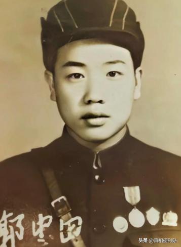 1950年11月29日，一个志愿军排长无视上级命令，弃守高地，将美军50多辆坦克