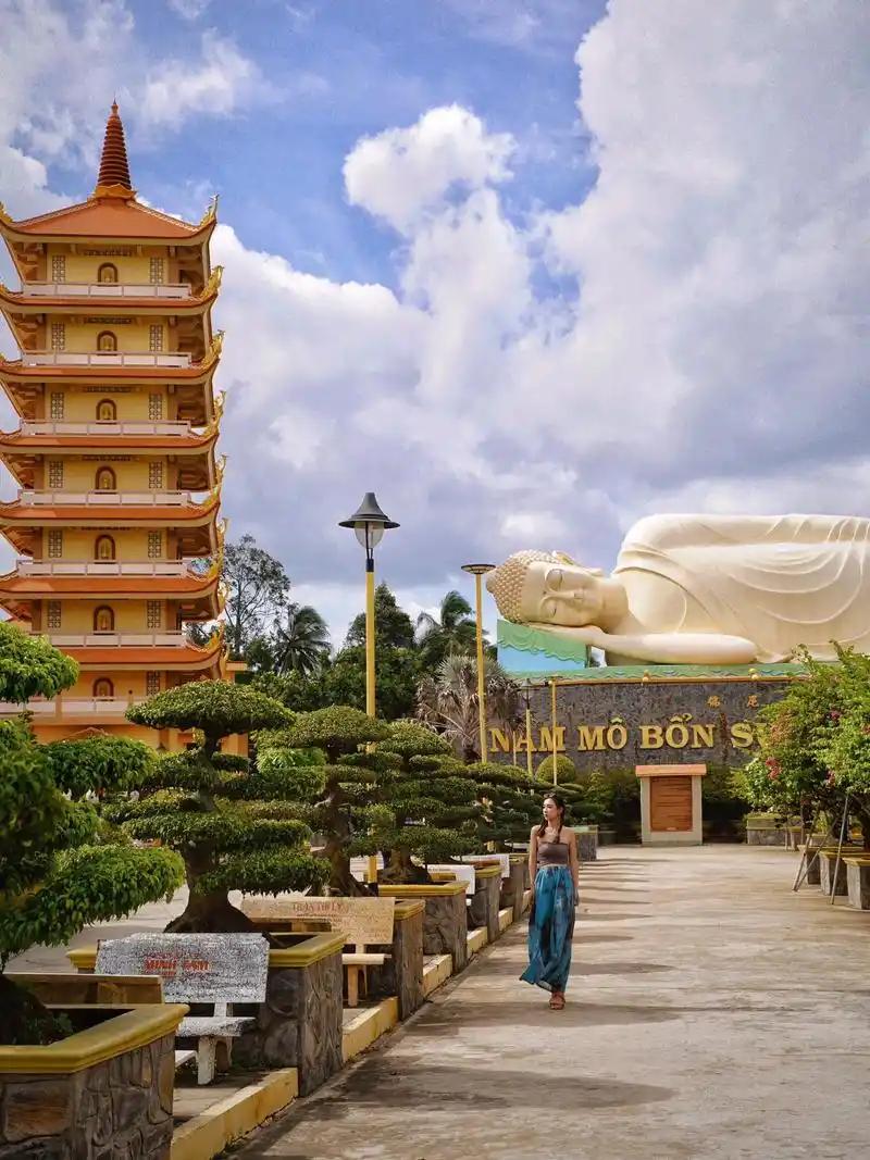 越南战争获益最大的三个国家，首当其冲是美国。美国虽深陷战争泥潭，但军工复合体大发