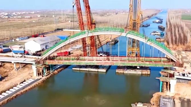 刚和朋友分开，正刷手机呢，当看到这消息看得人头皮发麻，一个在工程圈摸爬滚打多年的