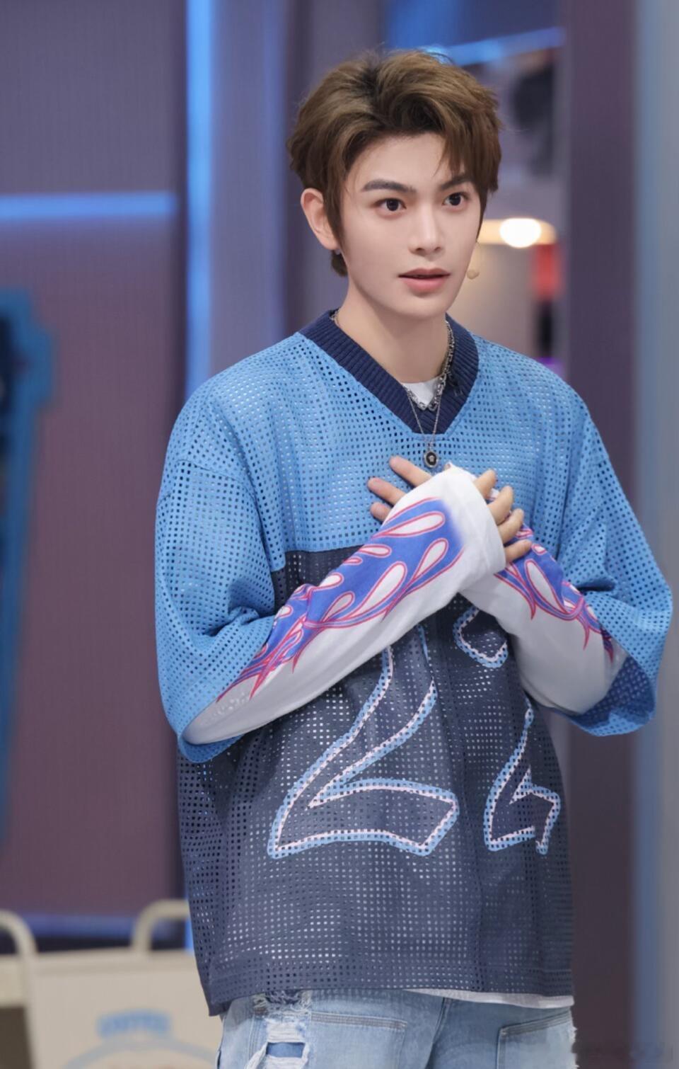 瓜主说丁禹兮春节前要宣三个国民品牌 