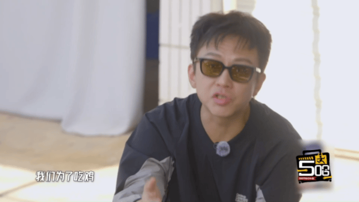 邓超说应该请哈妮克孜来 本来严肃讲解游戏规则，邓超一句应该请哈妮克孜来直接破功，