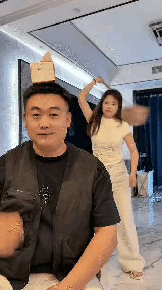这对夫妻，还挺会玩！直觉还是很准的！
老婆：相信我！没错的！
老公：看我的！一击