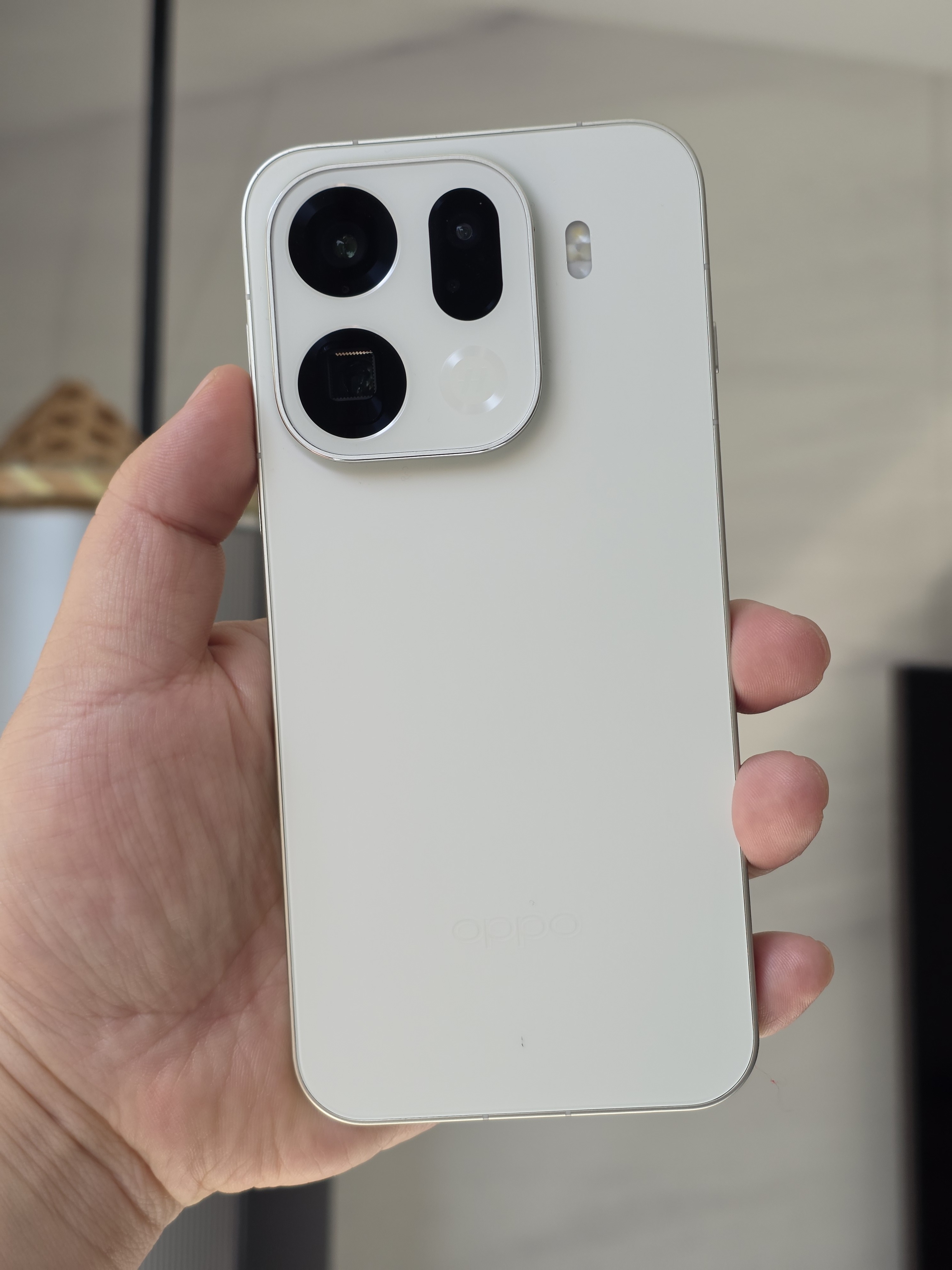 S26 Ultra那个白色看着比Find X9 Pro还白一点，必入白色了 