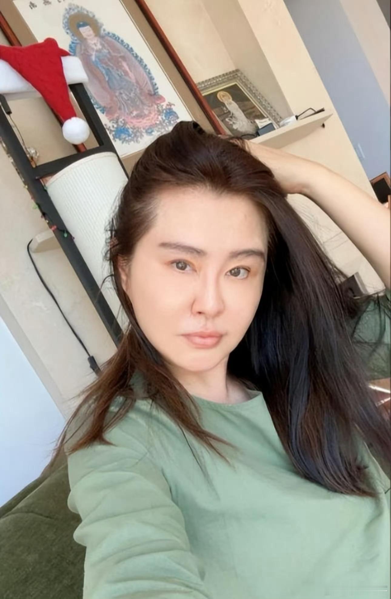 王祖贤医美退圈这么多年了就让她安安静静生活吧 