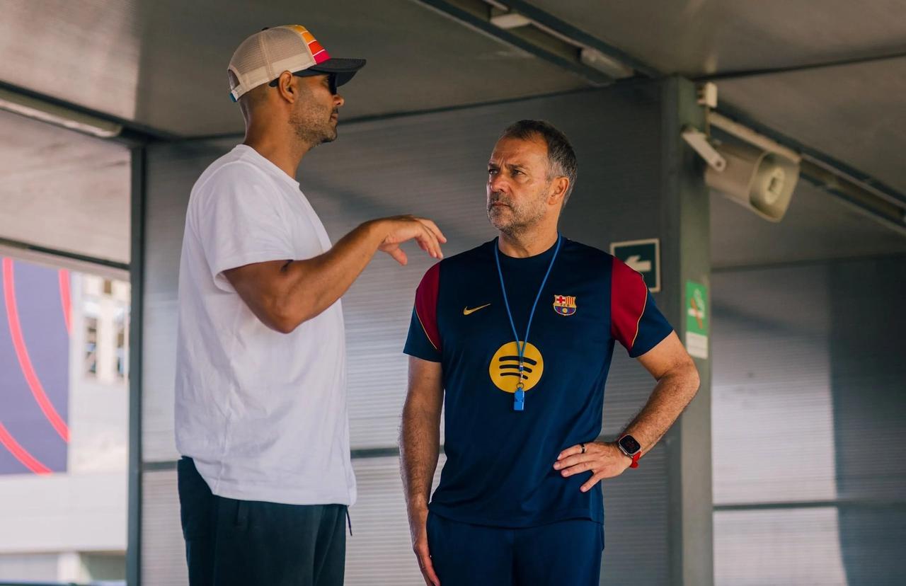 官方：乔迪·费尔南德斯，NBA布鲁克林篮网队主教练，今天参观了巴萨训练课，并与弗