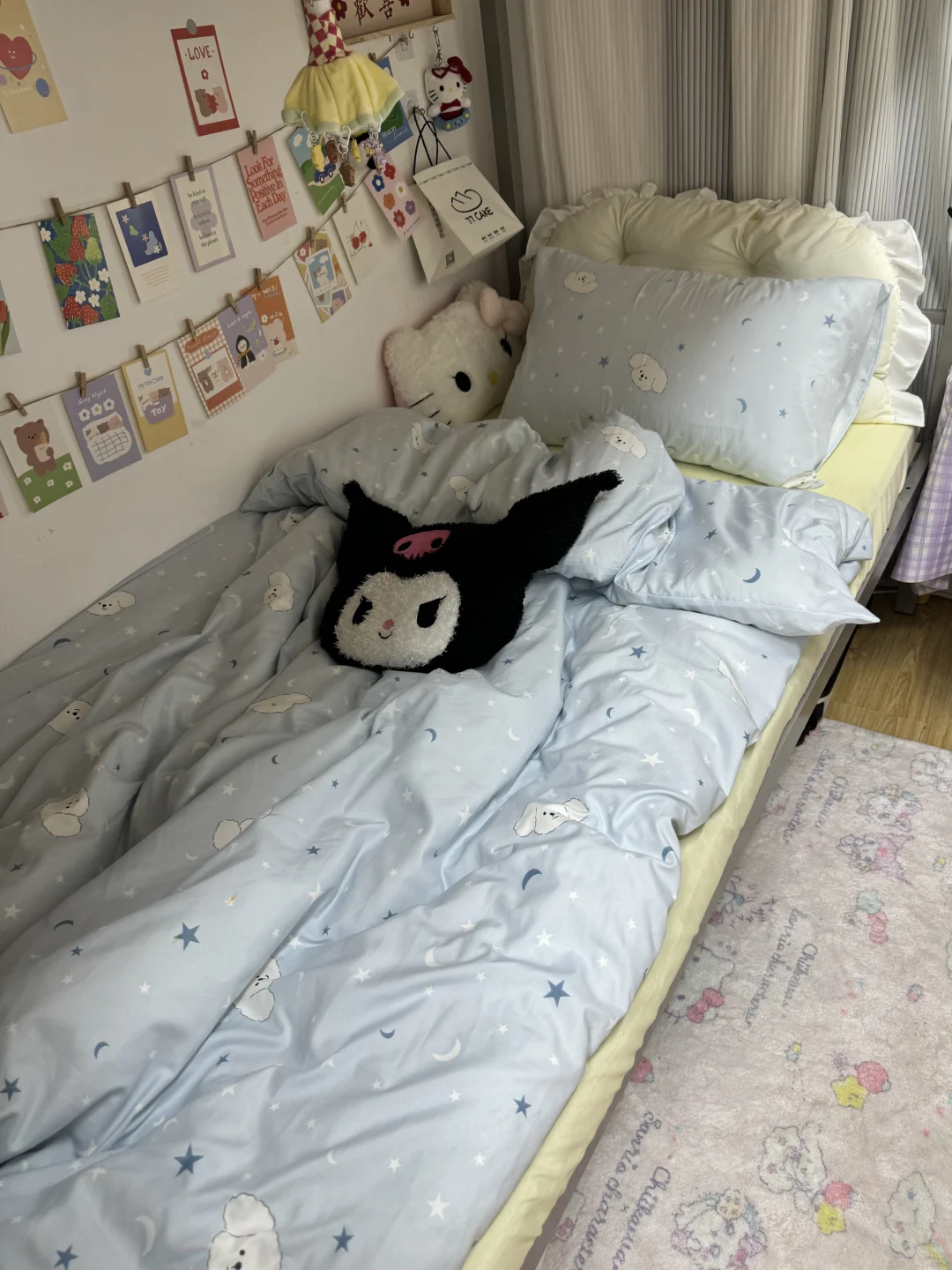 才开学两天的宿舍下铺