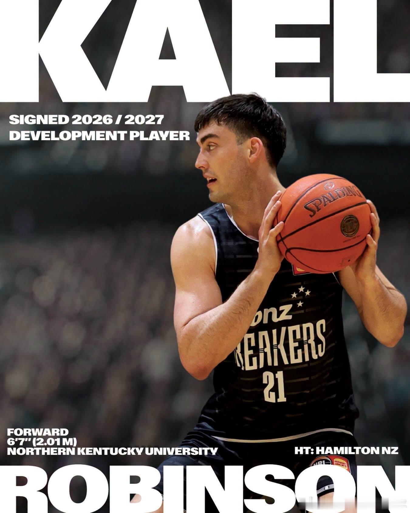 NCAA D1 北肯塔基大学，上赛季场均14.4分4.5篮板，三分球39.2%（