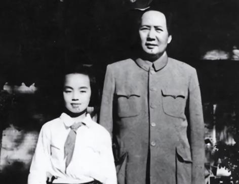 1952年6月1日是新中国第三个六一儿童节，这天中南海迎来一批特殊小客人，他们是