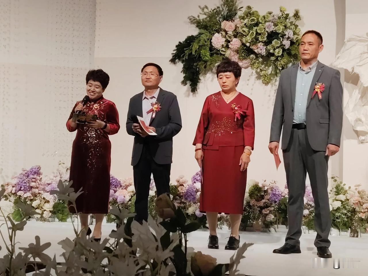 双方父母简短致词。