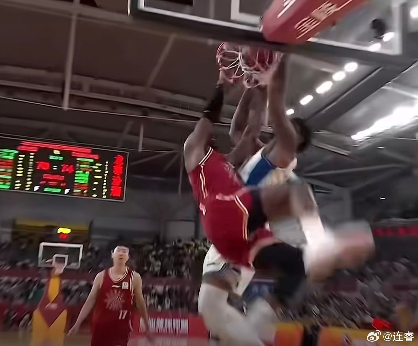 这球当时判“有效”了吗？有没有看过这场过程的朋友介绍一下，当时是判“干扰球”得分