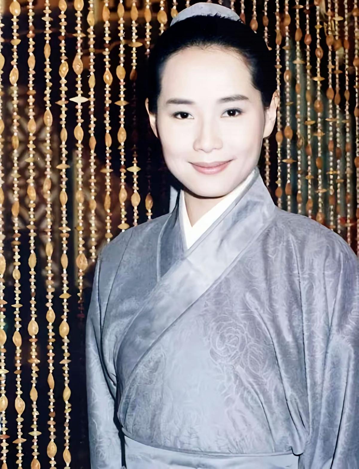 叶童那句“我不是不想生，是错过了”，戳中了多少女人的软肋！
 
       6