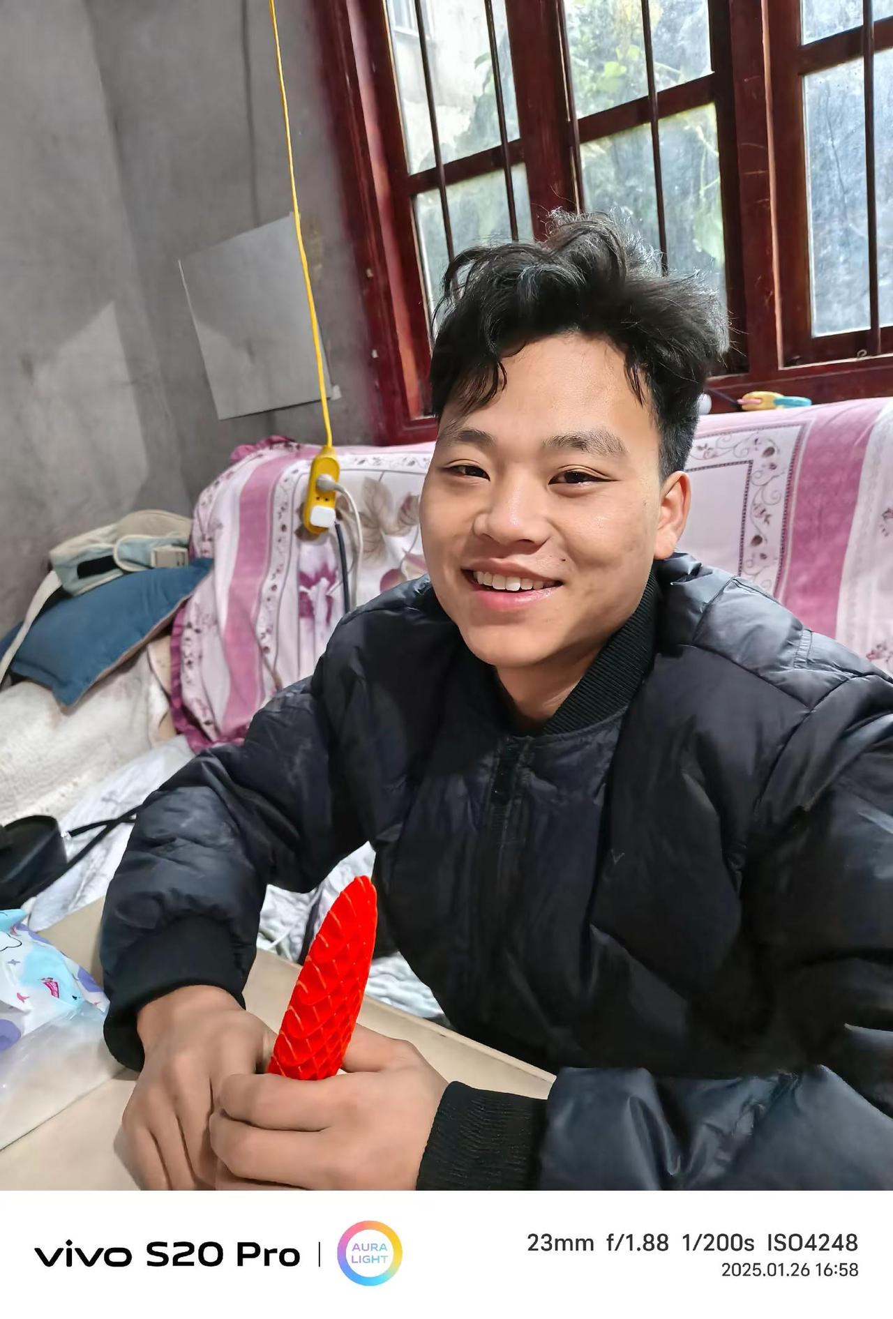 天都快亮了，我还在独自享受这夜晚的宁静夜，总是让人考虑很多，也让我更珍惜当下的时