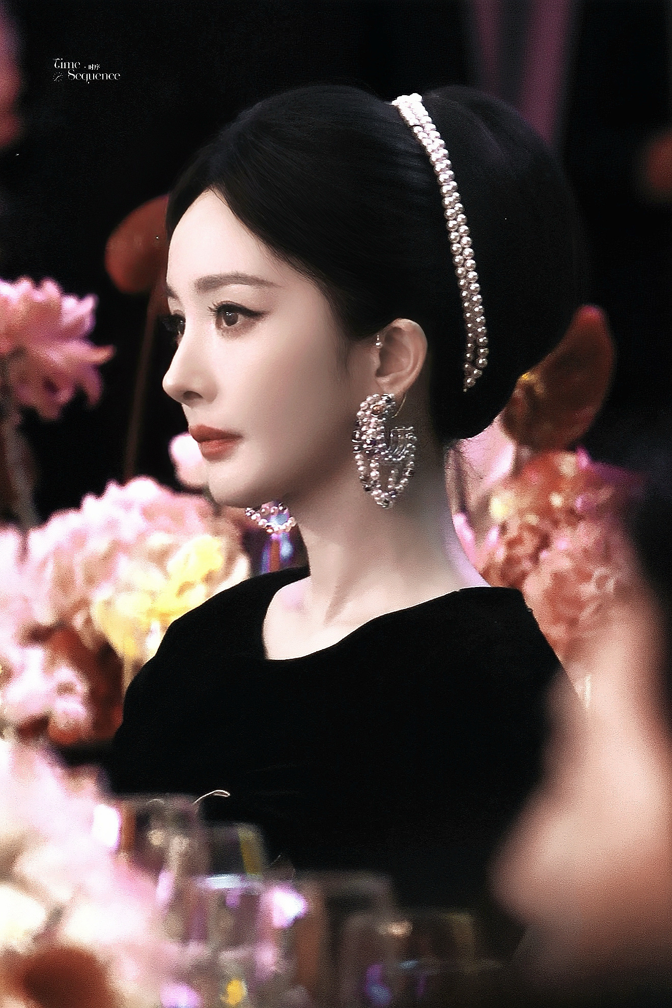 杨幂王嘉尔牵手下台妈幂这侧脸绝了杨幂[超话] ​​​