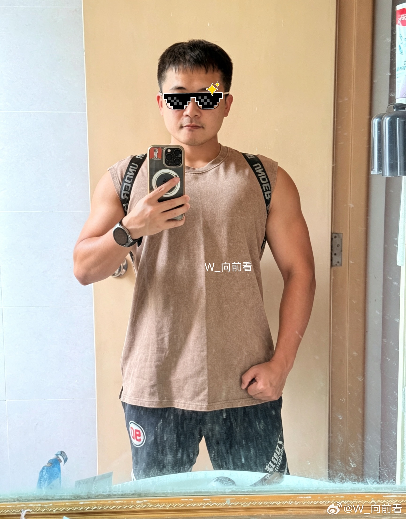今日份出街look！ootd ，这背心买了两年了吧，刚刚才剪吊牌，第一次穿出门！