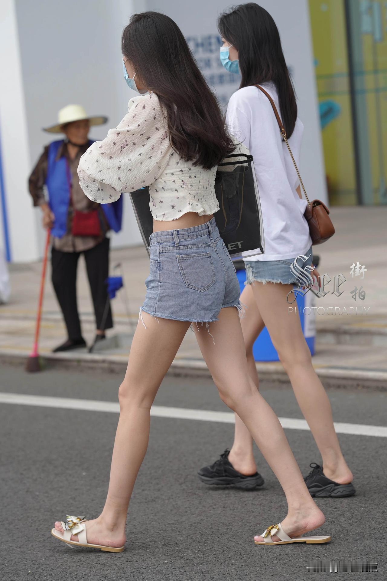 青春活力满满你们喜欢御姐还是辣妹 大部分女生为什么都喜欢穿牛仔裤 青春 （无任何