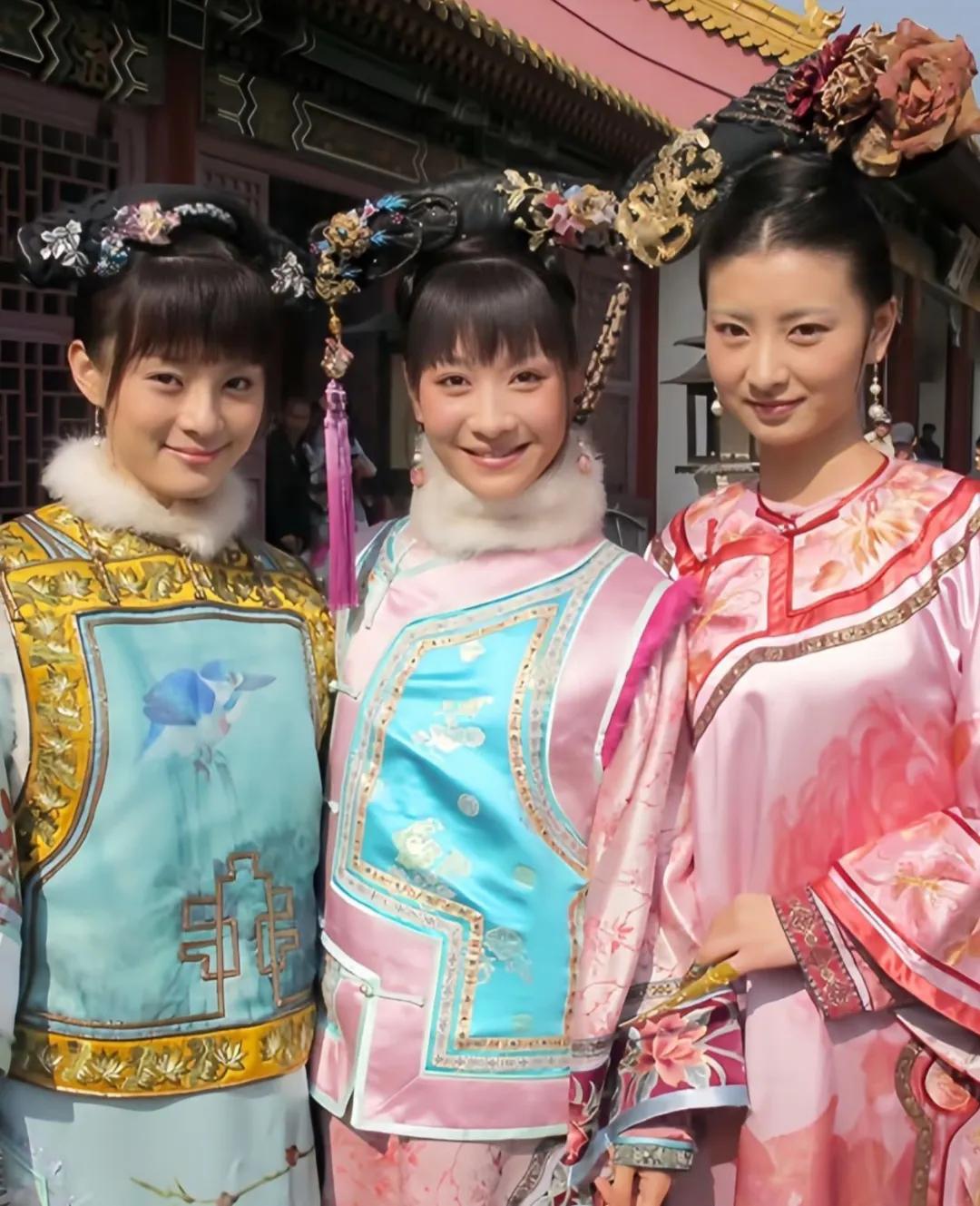 重温经典《甄嬛传》戏里勾心斗角 戏外其乐融融。[赞]全员天然美女，感觉每个娘娘都