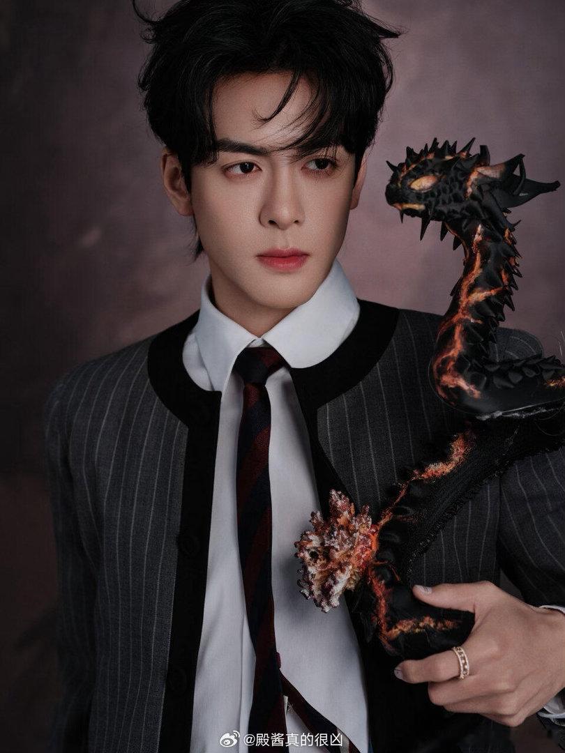 这个主题找曾舜晞演可真合适啊曾舜晞武拾光哭唧唧小龙委屈时眼眶一红就特别让人心疼，