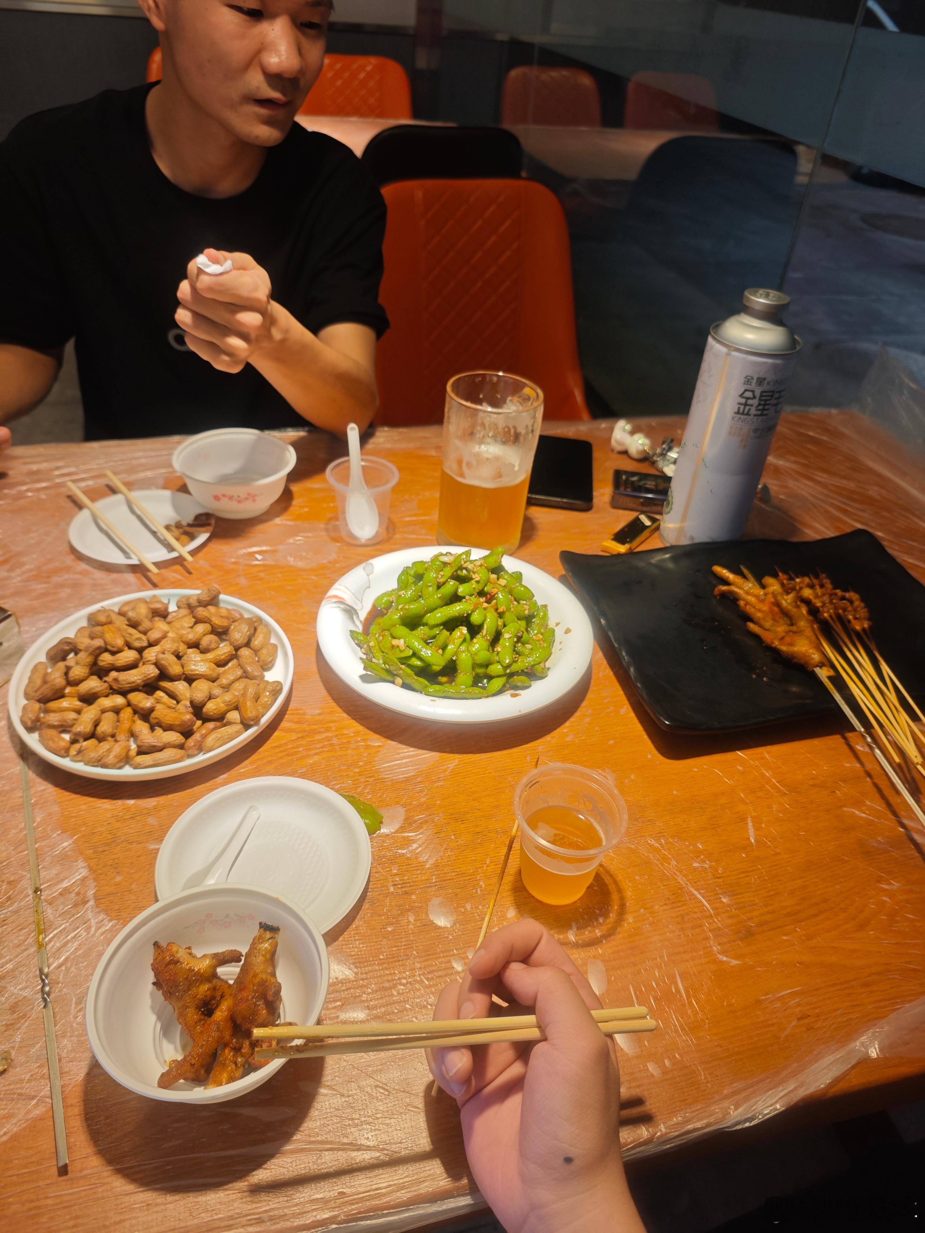 两个中年男人的微醺有时候也会感叹生活的造化 你们觉得现在的生活是你们想要的吗？ 