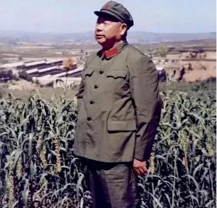 [微风]他是开国上将，曾任沈阳军区和北京军区司令，官至副国级。毛主席逝世后，他因