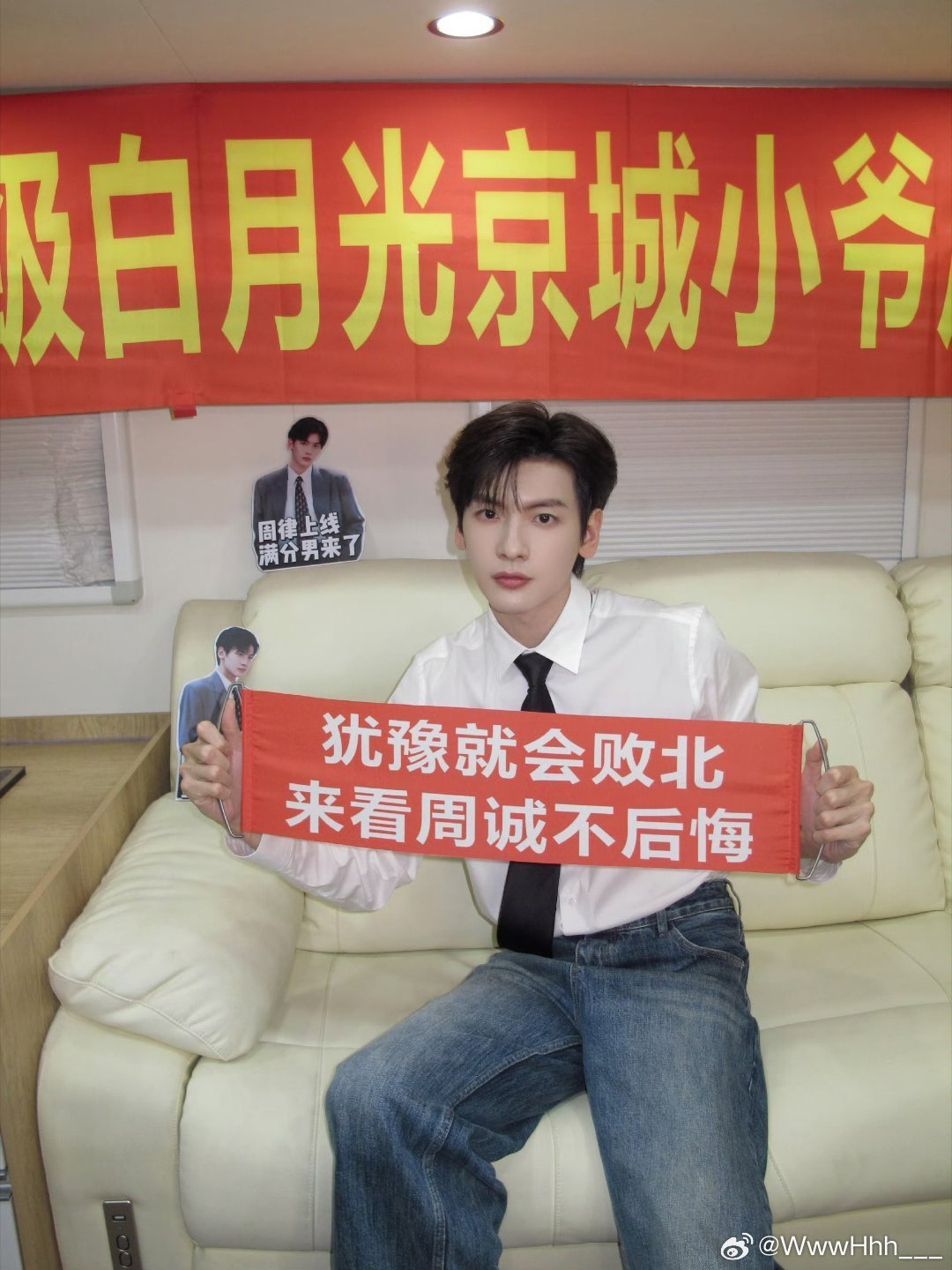 翟潇闻音乐节宣传新剧 一边绽放舞台魅力，一边用心为新剧发声，翟潇闻对《你好198