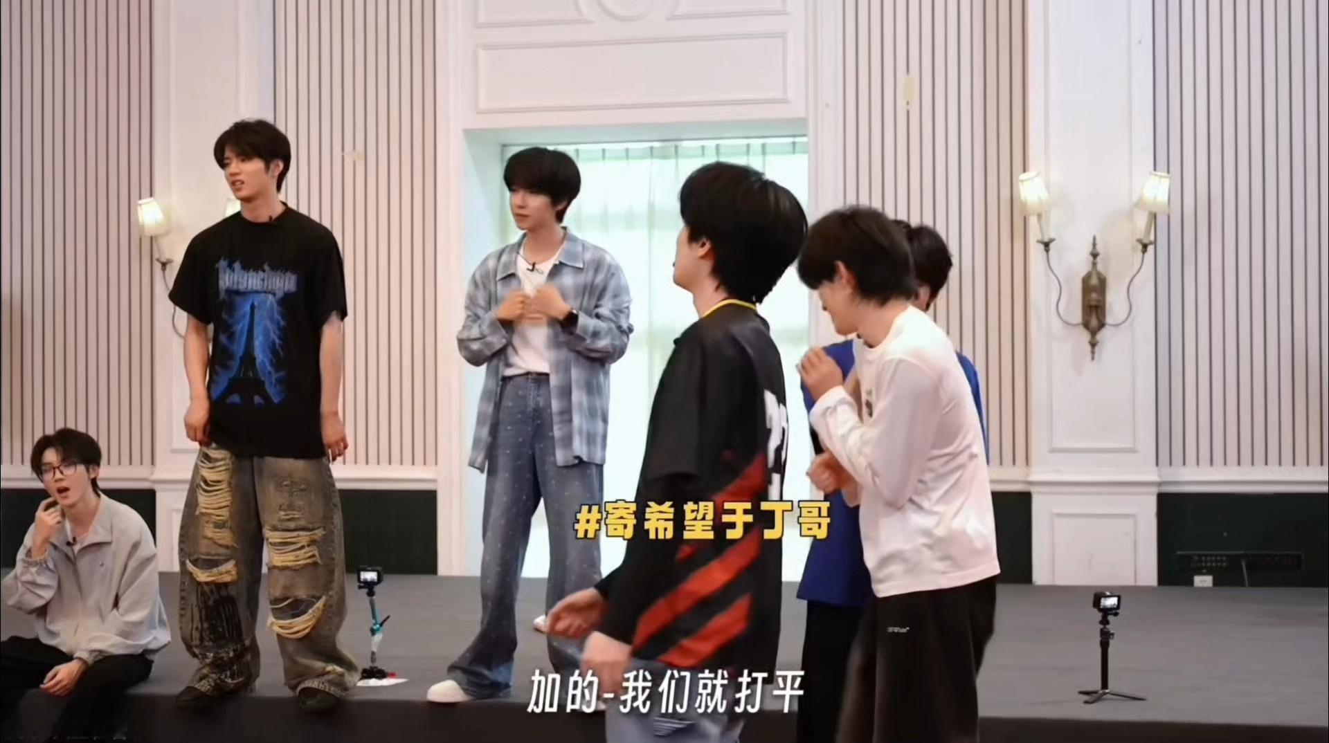 轩源🧡轩源 蝴蝶爱人         勇敢的人先享受幸福    两人就这么肆无
