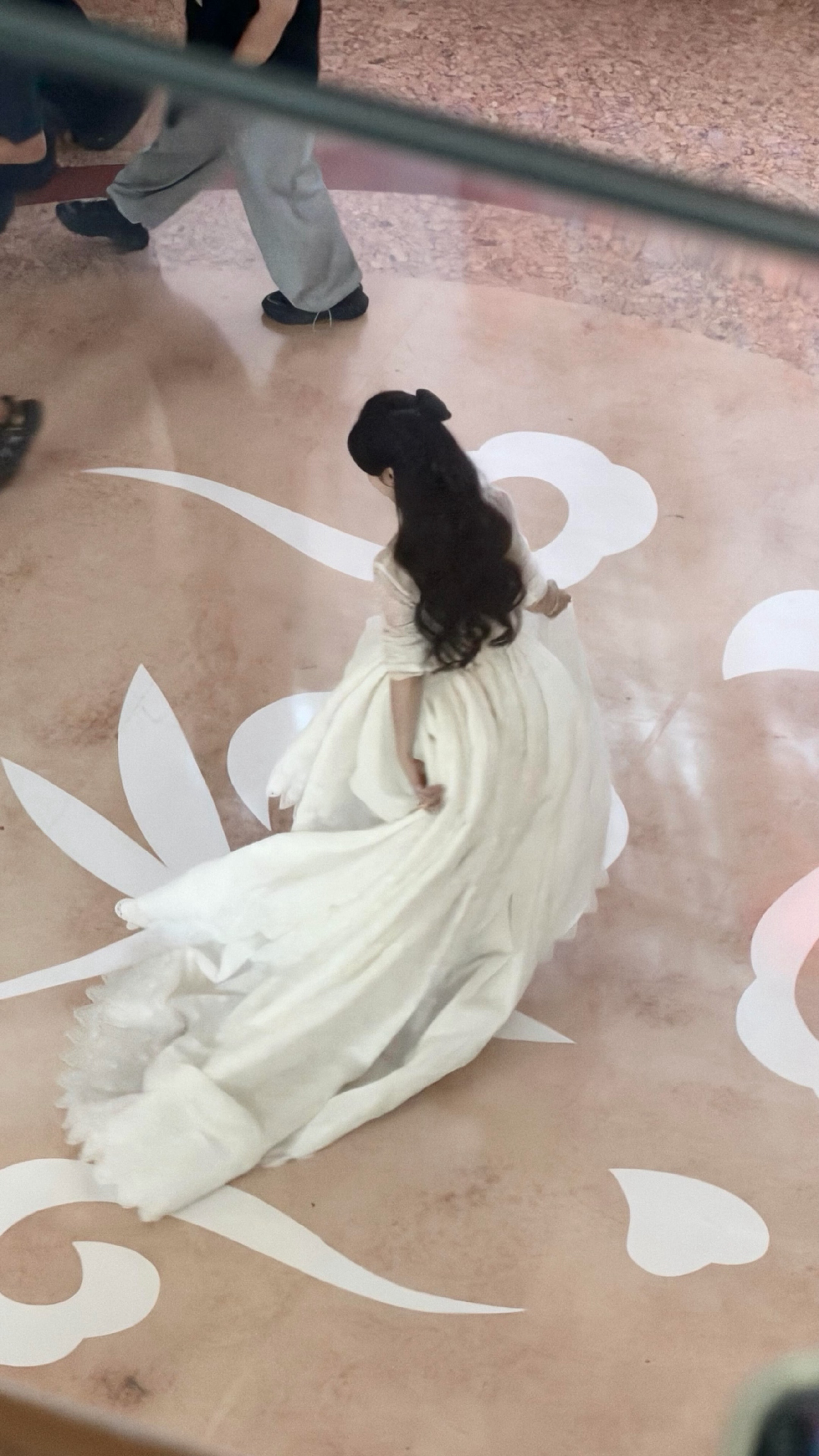 angelababy angelababy “落日溺在云层里 银河滑落一片 掉进