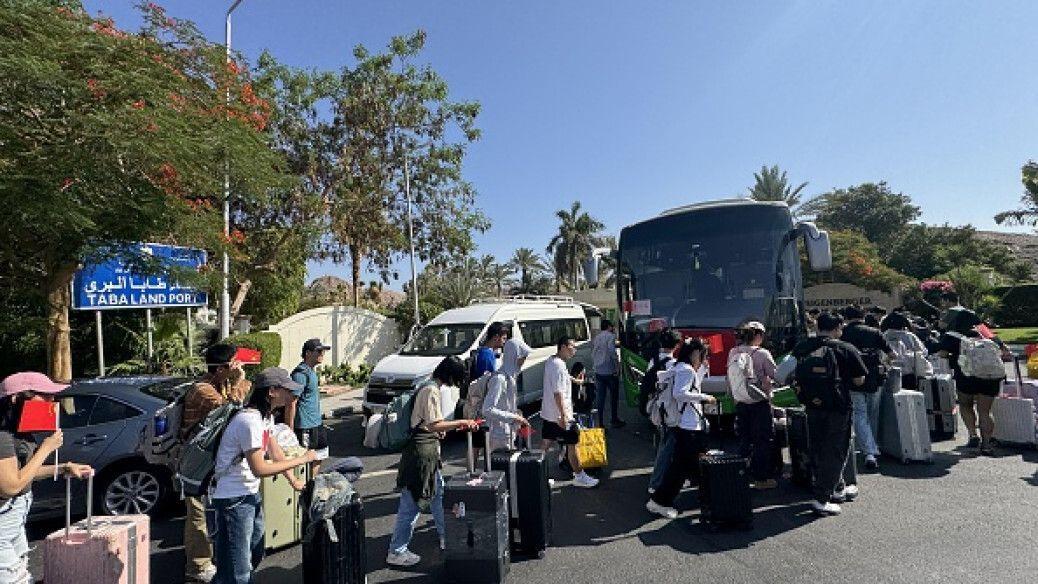 至少有11个国家正在从以色列快速撤离本国公民，包括中国、印度、俄罗斯、美国、英国