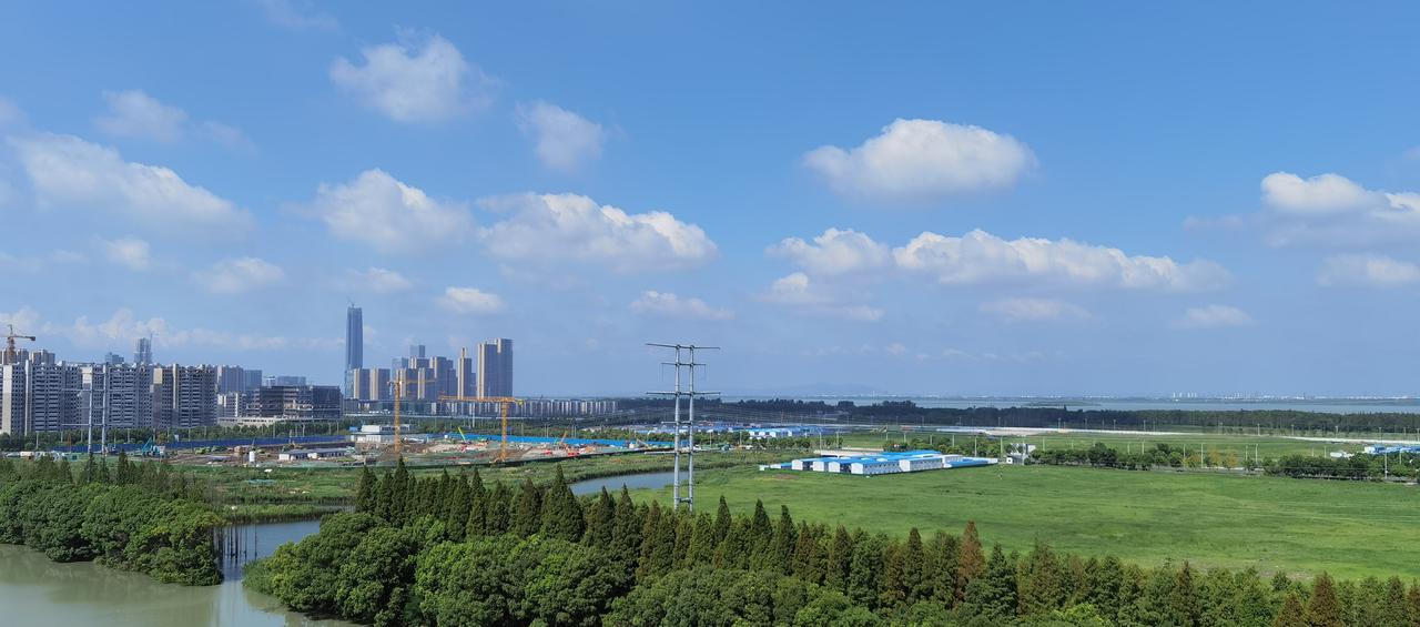 平凡儿女亦能报父母养育之恩


费孝通先生的父母，当年让三子一女远走高飞，仅留小