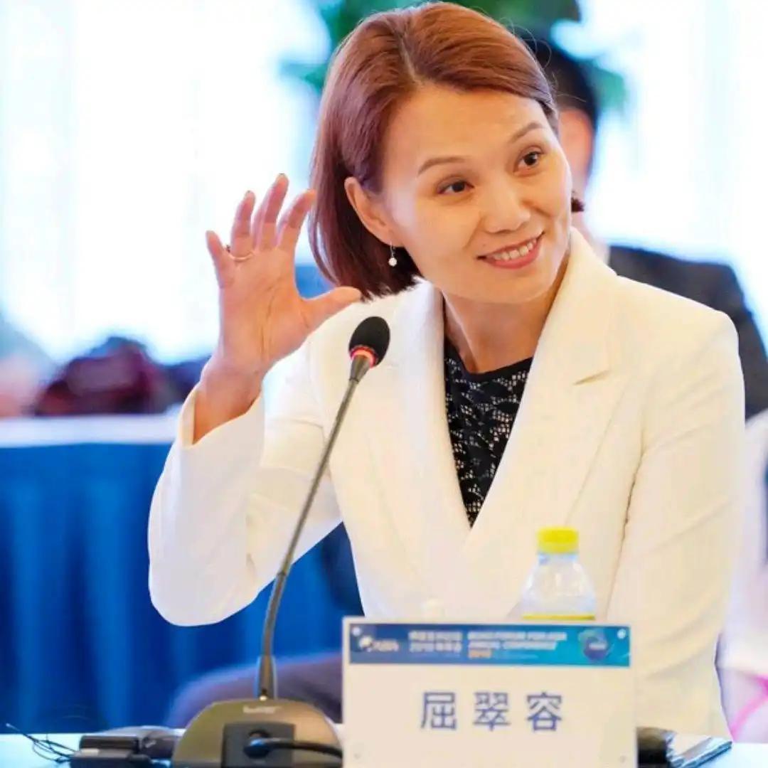15岁辍学洗碗，35岁执掌千亿帝国，屈翠容的逆袭，看哭无数打工人......19