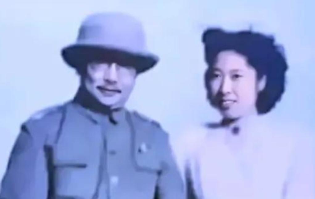 1946年，47岁的李克农与25岁的王光美在北平期间合影。一个是隐蔽战线的传奇将