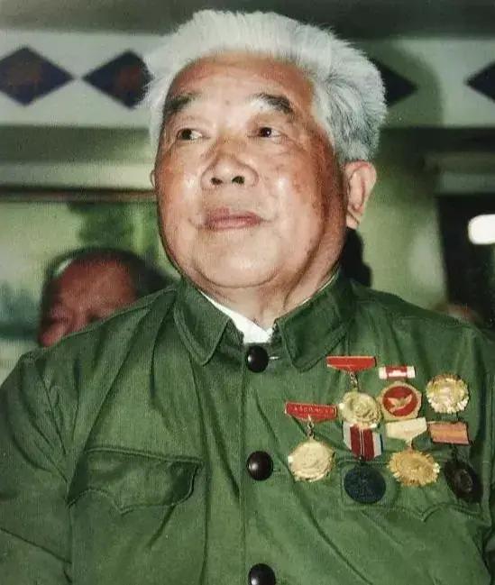 谈学贤（1931年5月-），男，江苏仪征人，中国共产党党员，1948年7月参加革