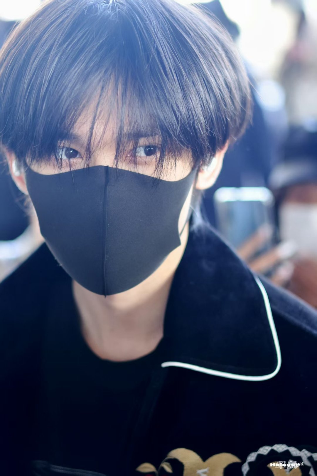 余宇涵棒球服机场look  余宇涵复工  清清爽爽的余宇涵来了～穿着棒球队好帅，