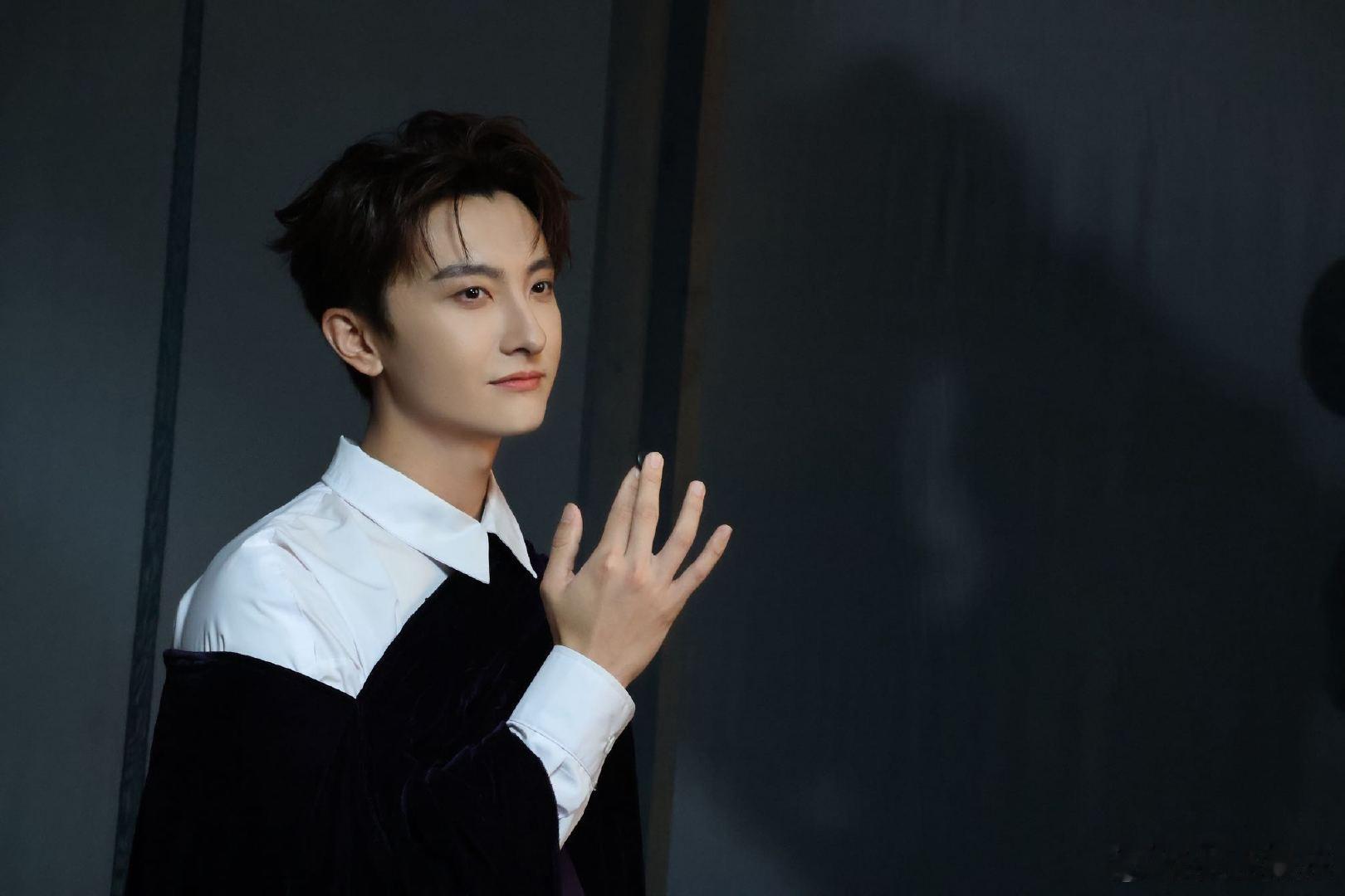 牛骏峰官宣金吾不禁 牛骏峰出演金吾不禁 官宣好消息！牛骏峰加盟《金吾不禁》，角色