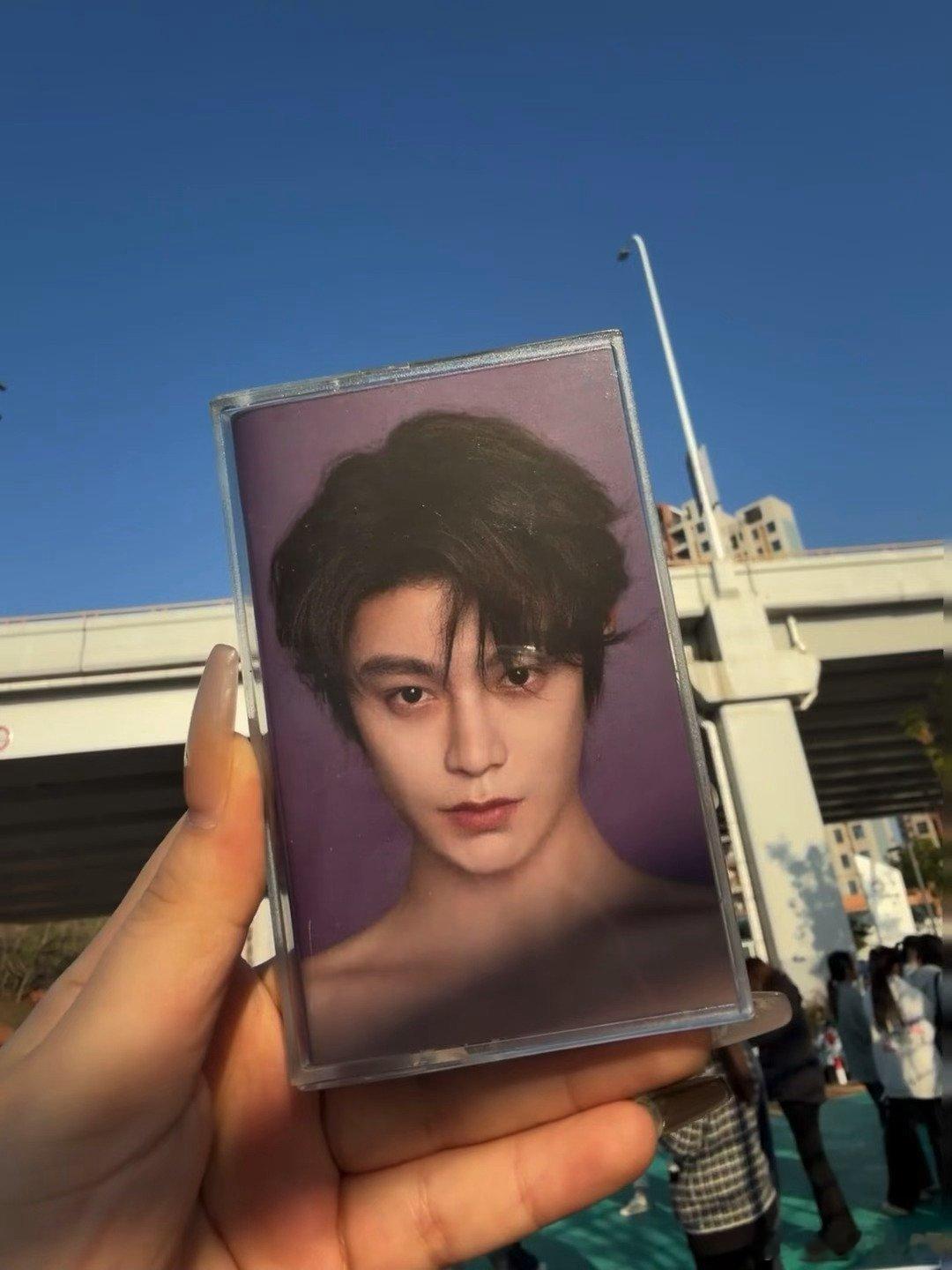 丁禹兮音乐节逆应援好大方啊就这么把锁骨发给所有海棠看 