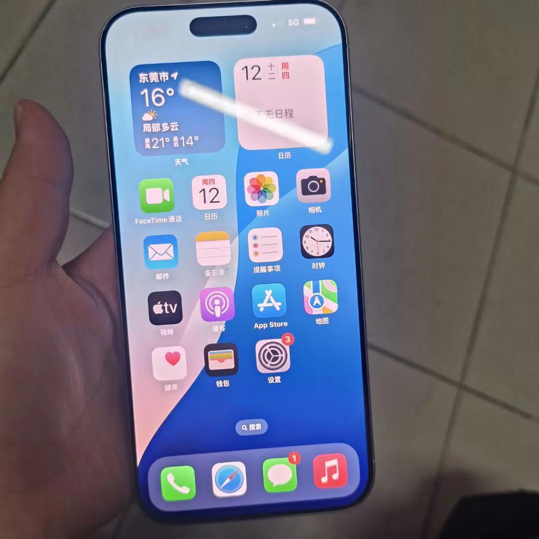 我们什么钱都可以省，唯独买手机的钱不能省，因为手机不仅仅是手机，它不是身外之物，