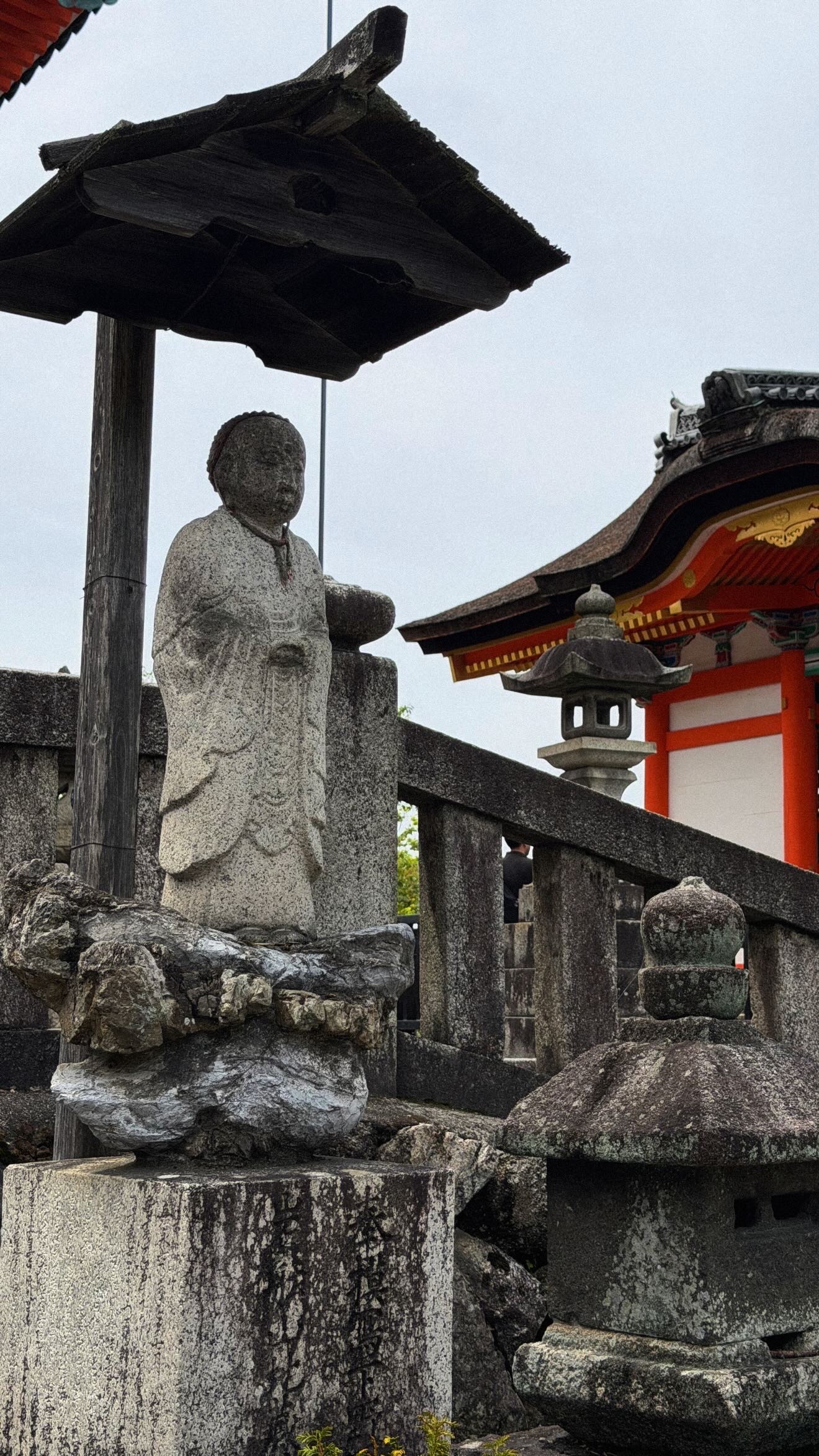 穿正经访问服是真遭罪啊，脱下来的一瞬间终于能呼吸了，不愿再穿😹😹😹 日本·